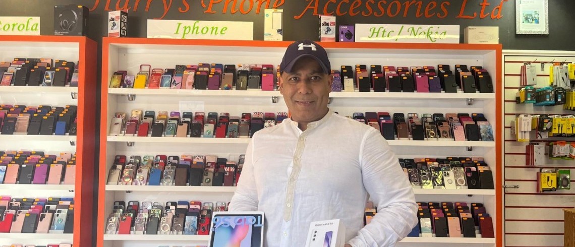 Independent phone shop extends lease at Market Cross shopping centre in Selby